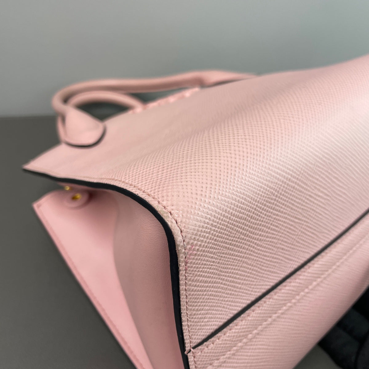 Prada - Monochrome leather handbag - Pink - (medium)