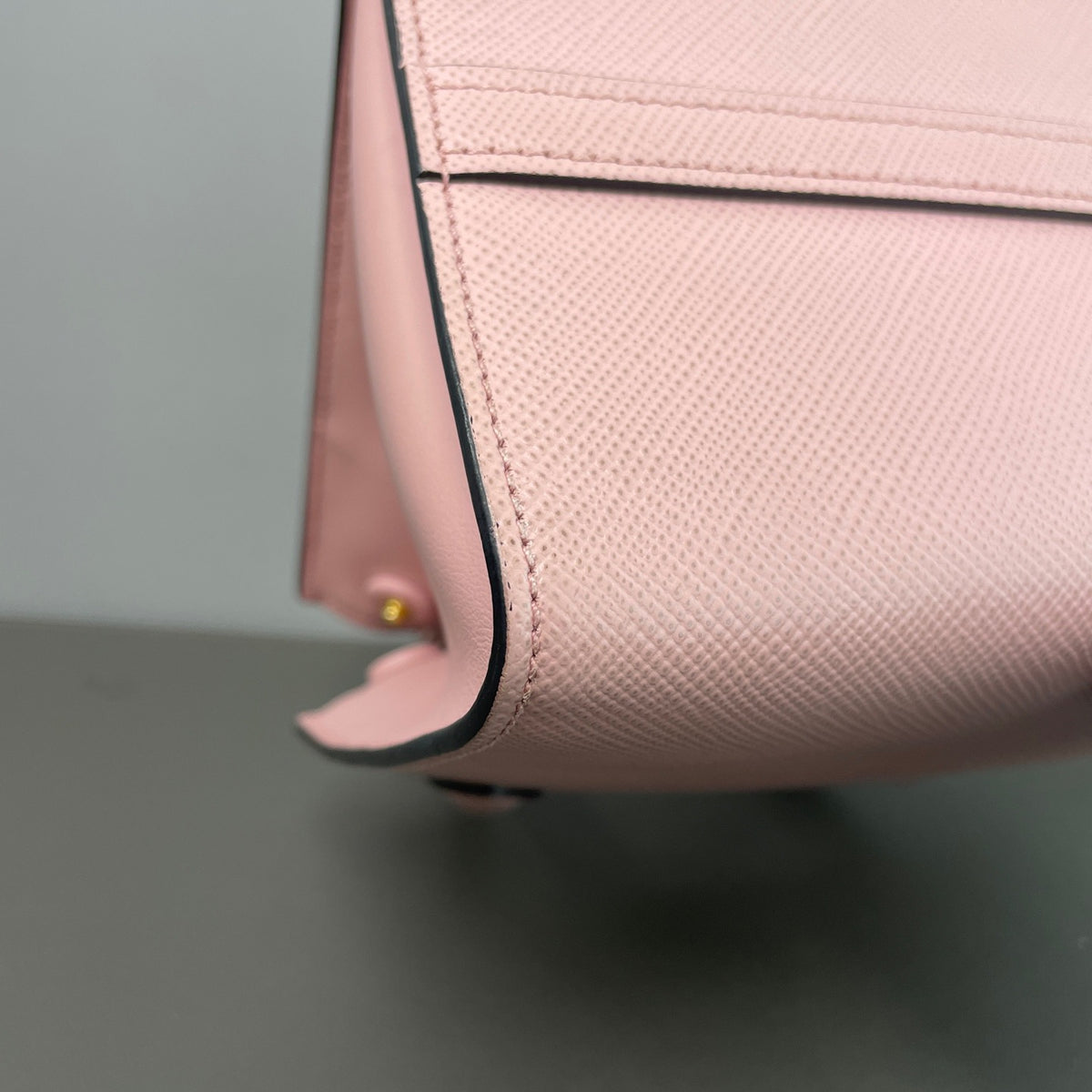 Prada - Monochrome leather handbag - Pink - (medium)