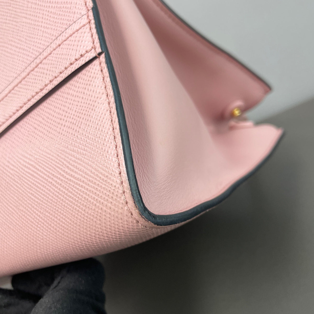 Prada - Monochrome leather handbag - Pink - (medium)