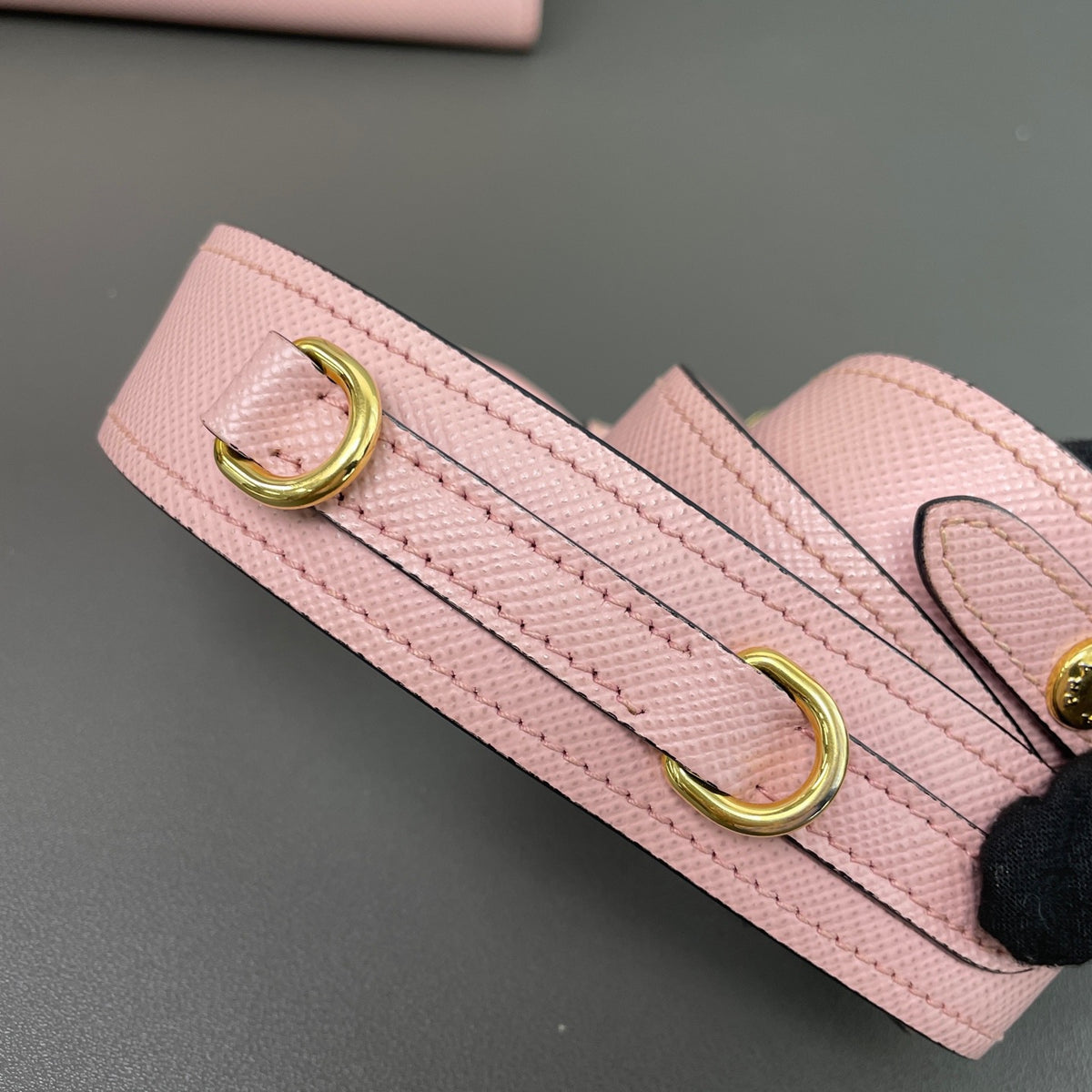 Prada - Monochrome leather handbag - Pink - (medium)