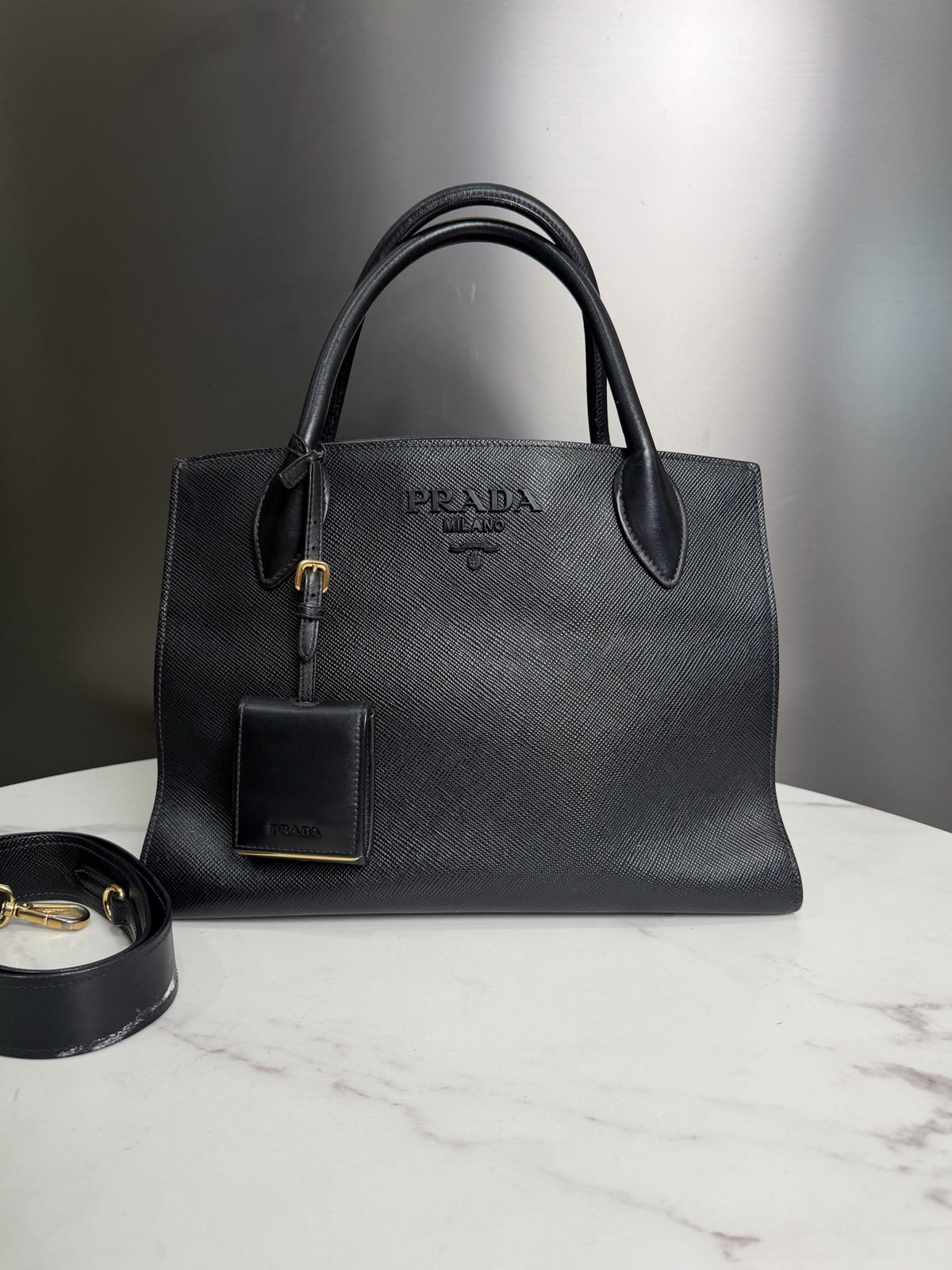 Prada - Monochrome Saffiano Bag - Leather - Black - (medium)
