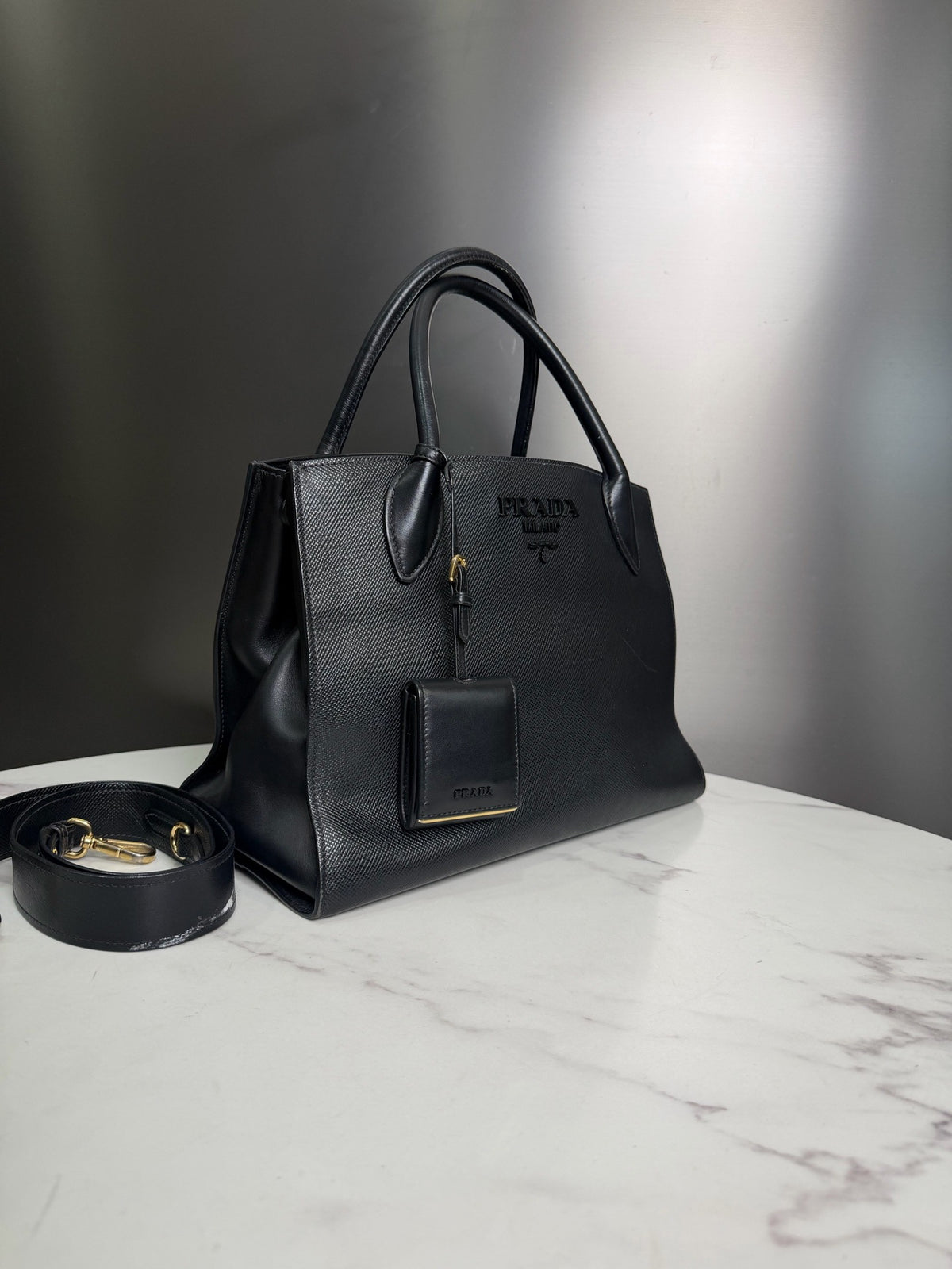 Prada - Monochrome Saffiano Bag - Leather - Black - (medium)