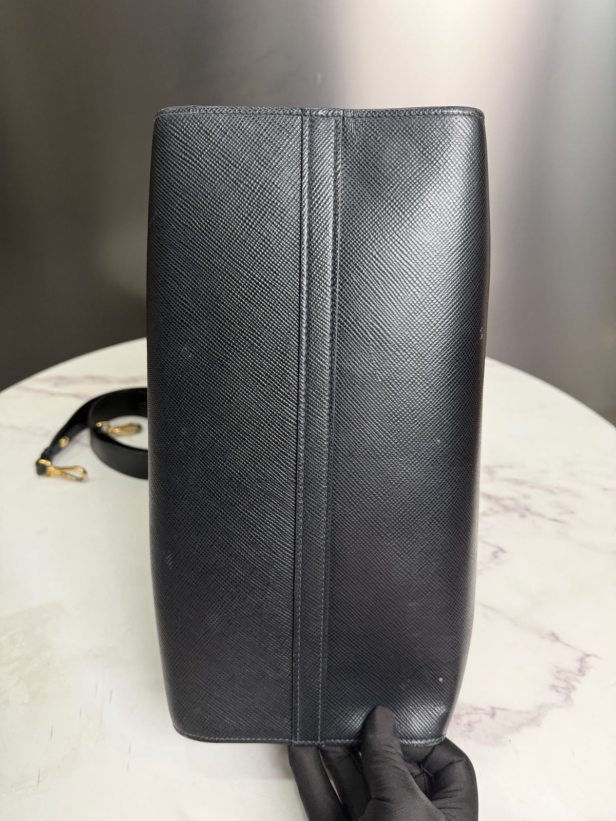 Prada - Monochrome Saffiano Bag - Leather - Black - (medium)