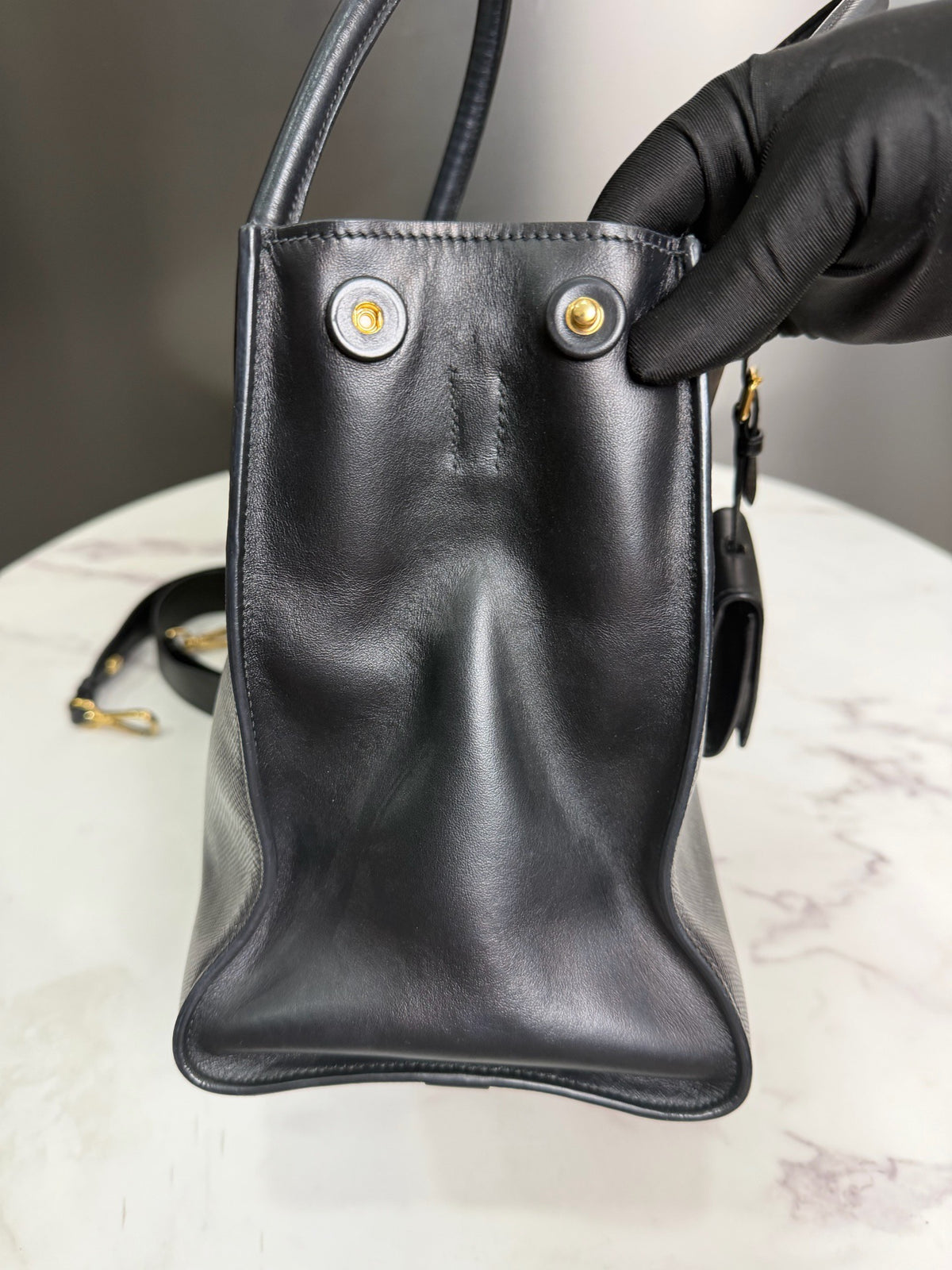 Prada - Monochrome Saffiano Bag - Leather - Black - (medium)
