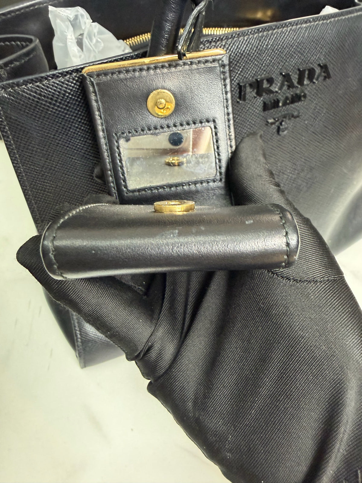 Prada - Monochrome Saffiano Bag - Leather - Black - (medium)