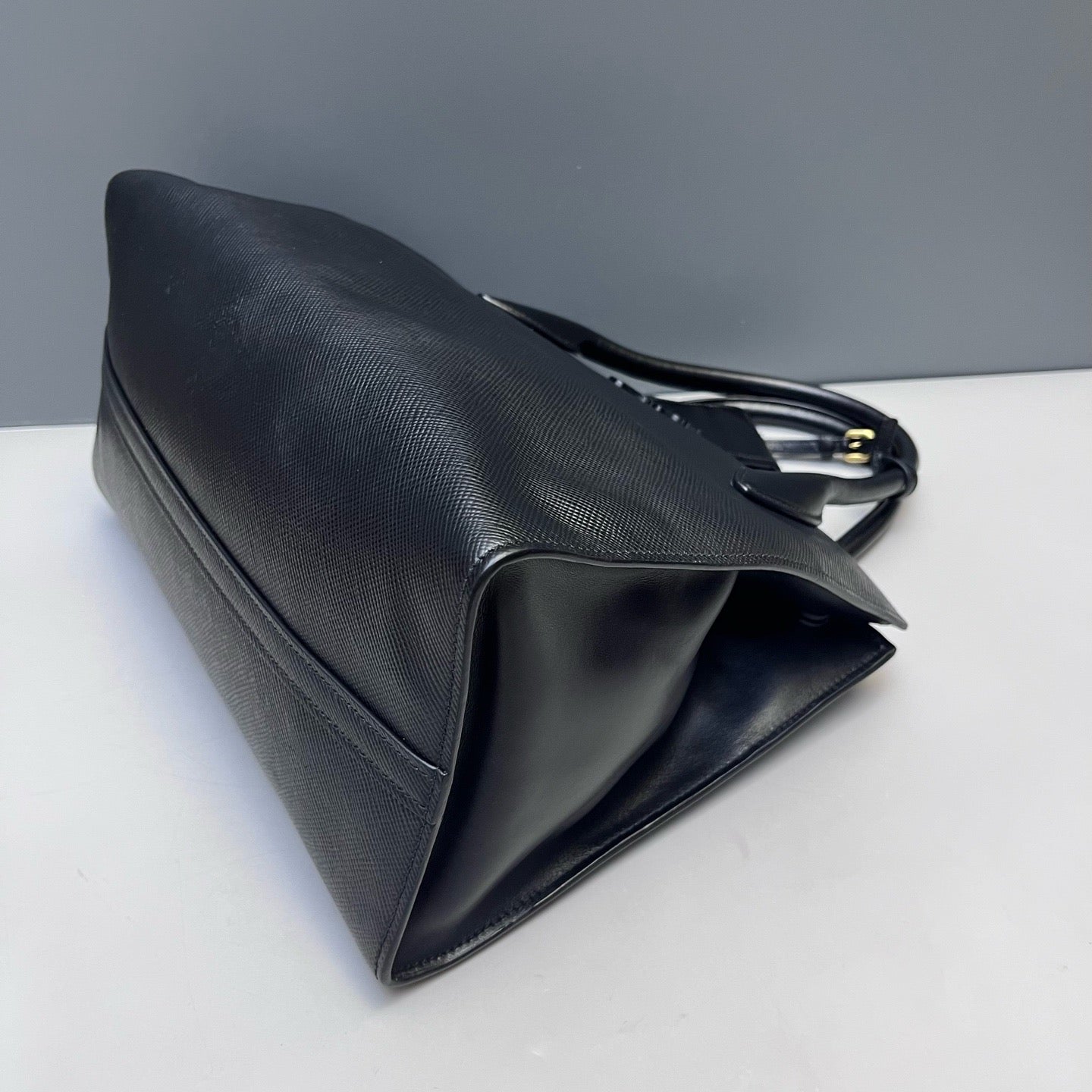 Prada - Monochrome Top Handle Bag - Saffiano Leather - Black - (medium)