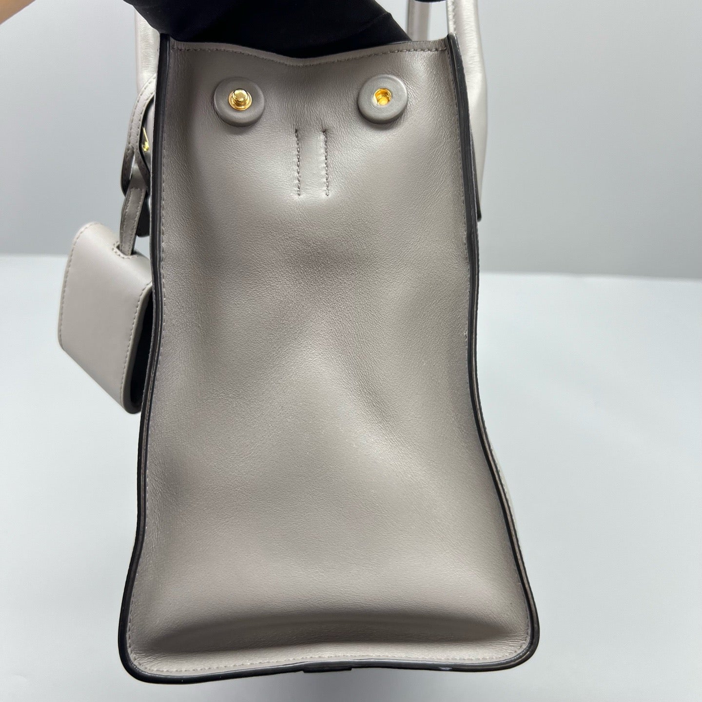 Prada - Monochrome Tote - Leather - Grey - (medium)