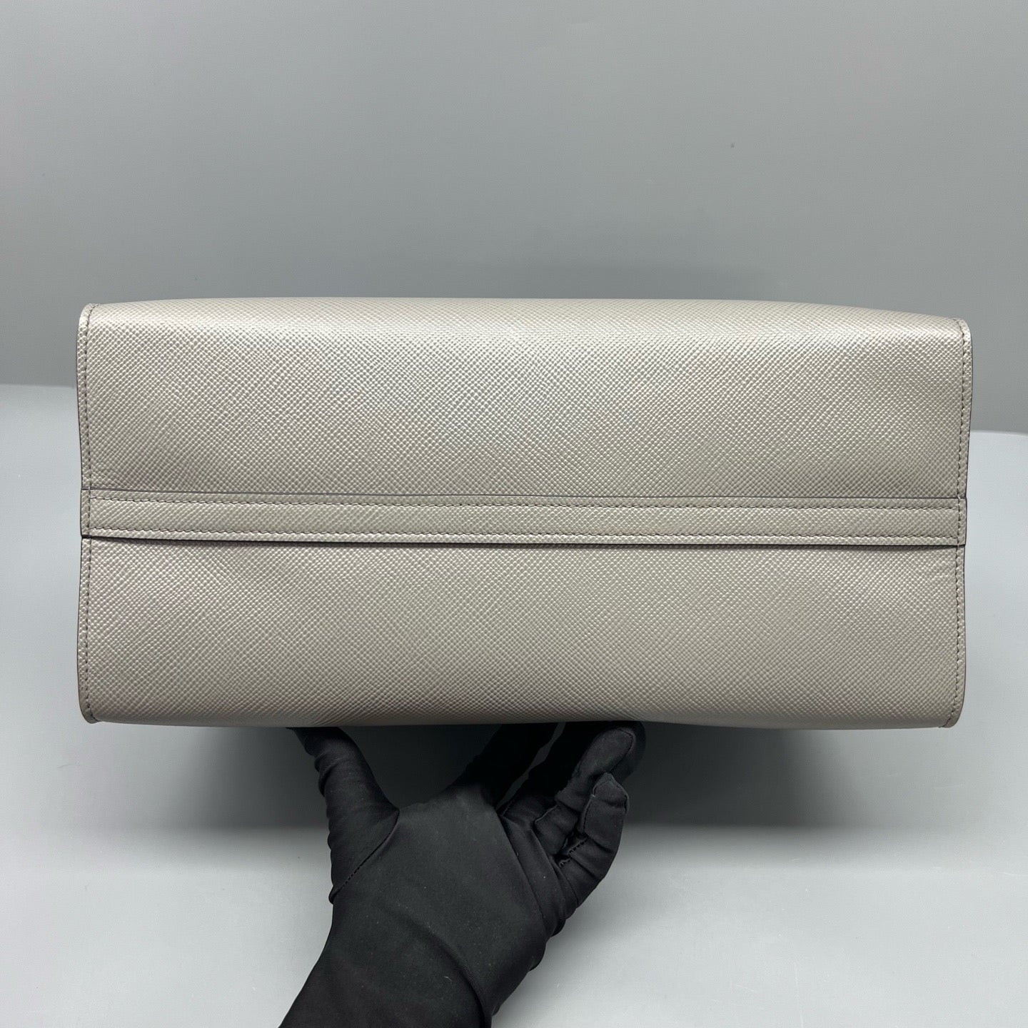 Prada - Monochrome Tote - Leather - Grey - (medium)