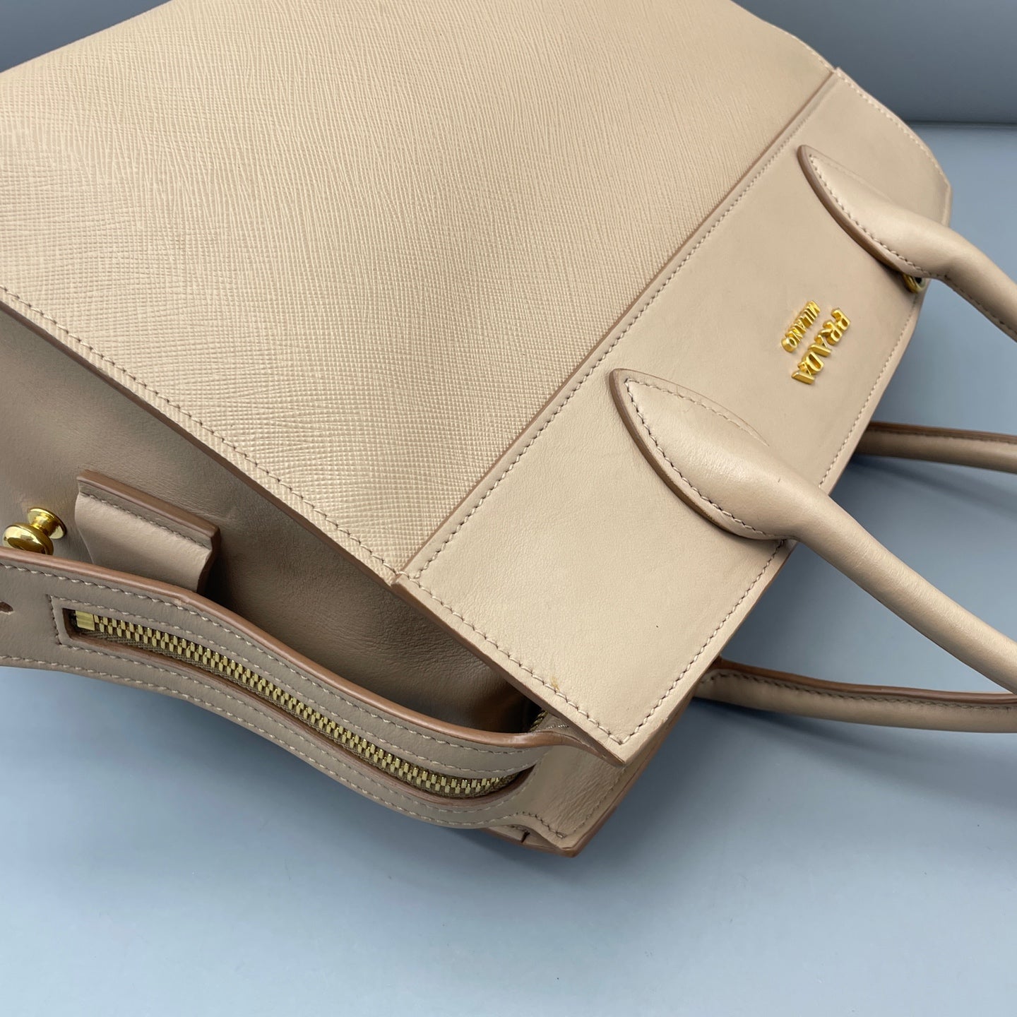 Prada - Other - Leather - Beige - (Medium)