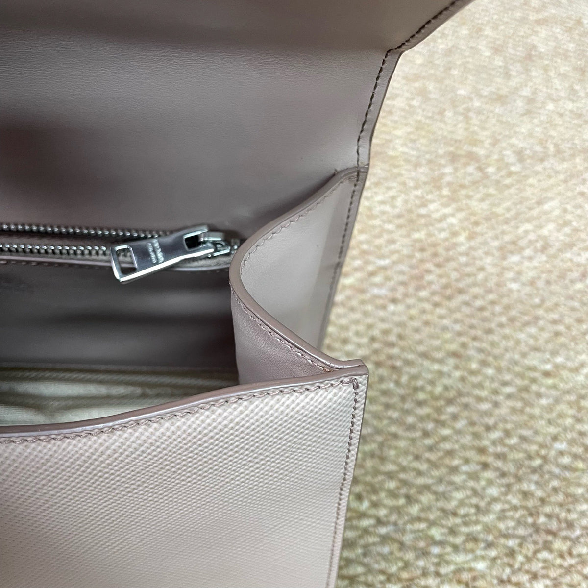 Prada - Other - Leather - Beige - (small)