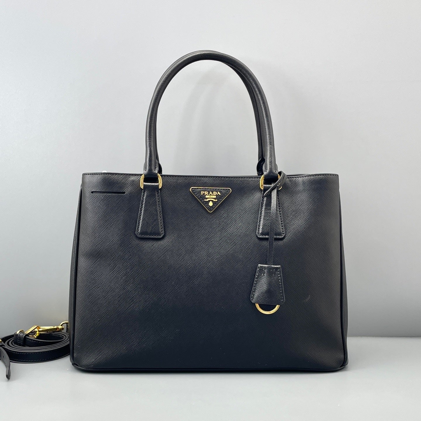 Prada - Other - Leather - Black - (Medium)