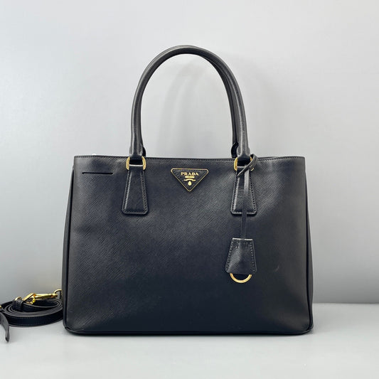 Prada - Other - Leather - Black - (Medium)