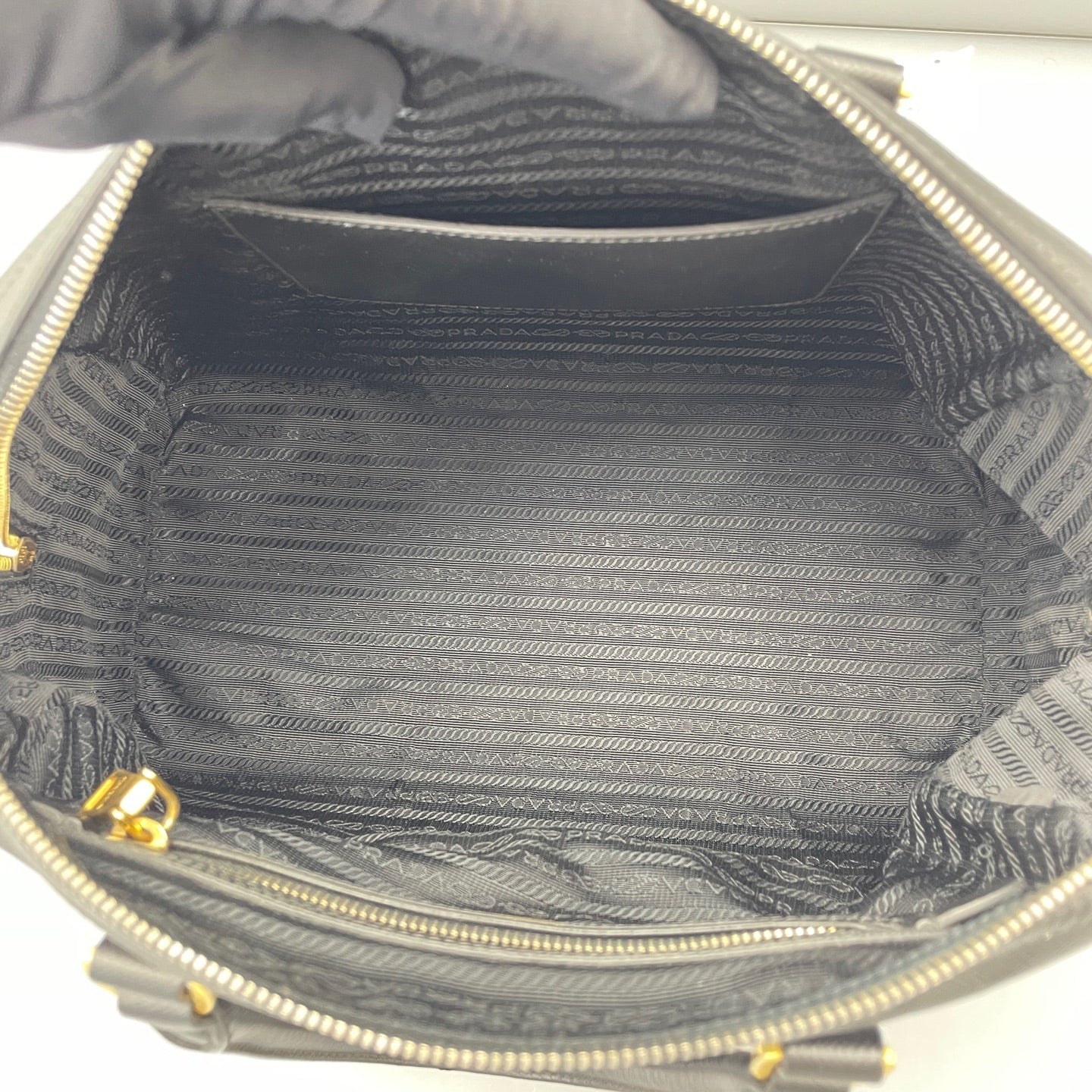Prada - Other - Leather - Black - (Medium)