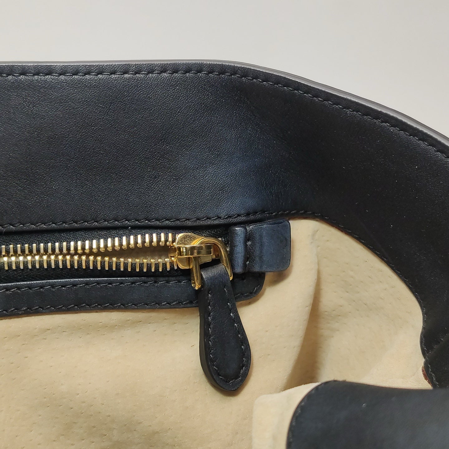 Prada - Other - Leather - Black - (medium)