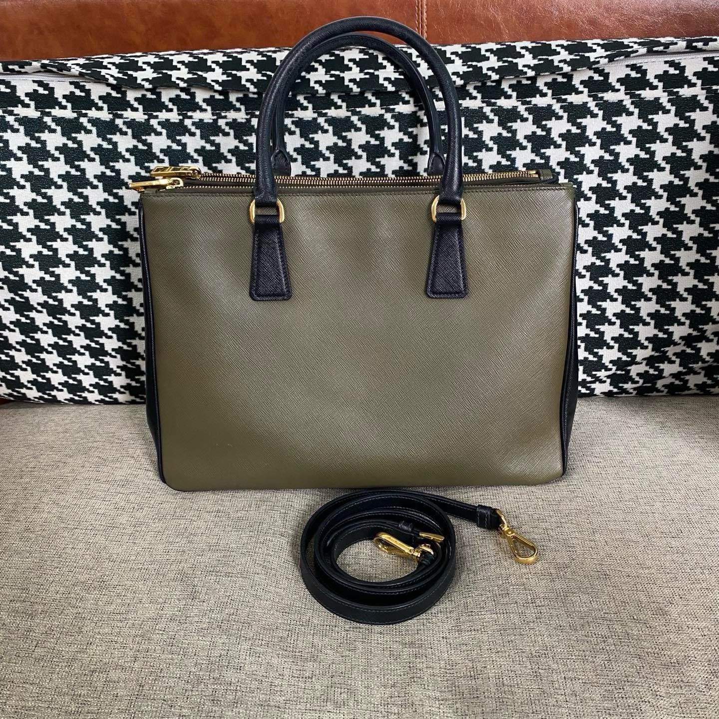 Prada - Other - Leather - Green - (medium)