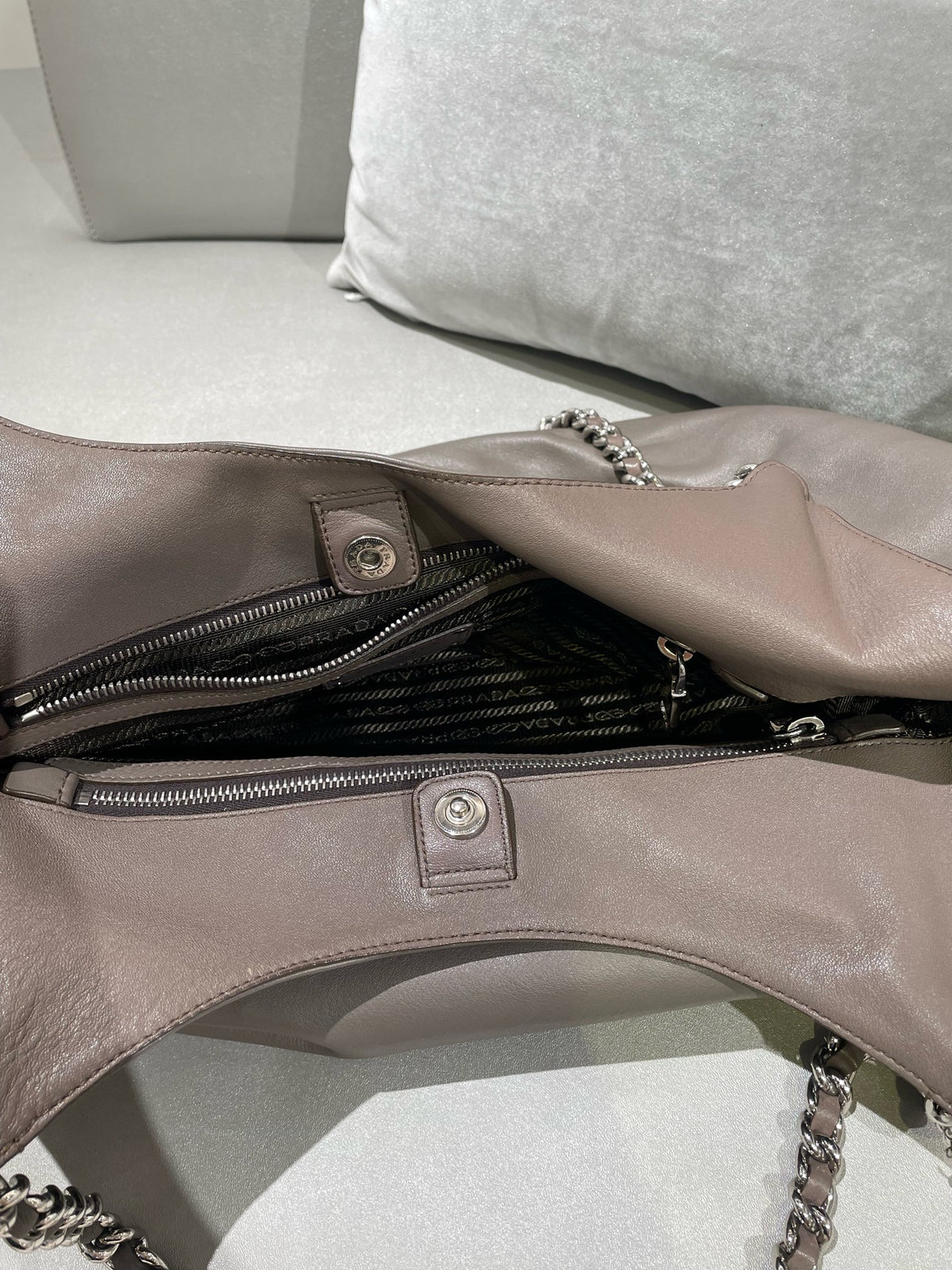 Prada - Other - Leather - Grey - (large)