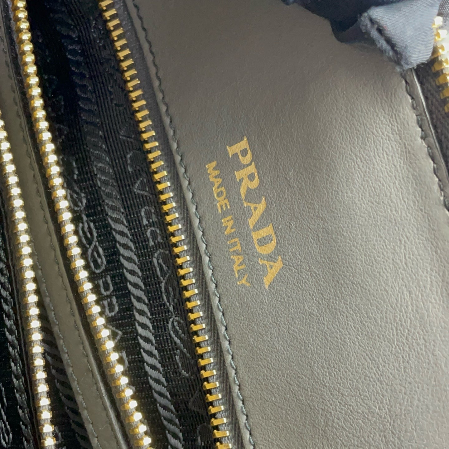 Prada - Other - Leather - Grey - (medium)