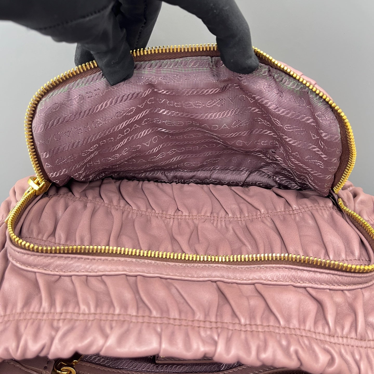 Prada - Other - Leather - Pink - (medium)