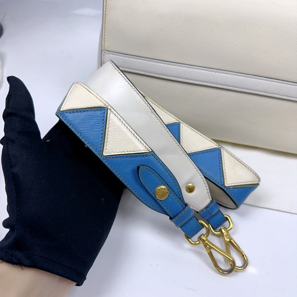 Prada - Other - Leather - White - (Medium)