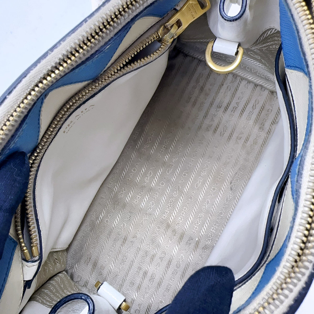 Prada - Other - Leather - White - (Medium)