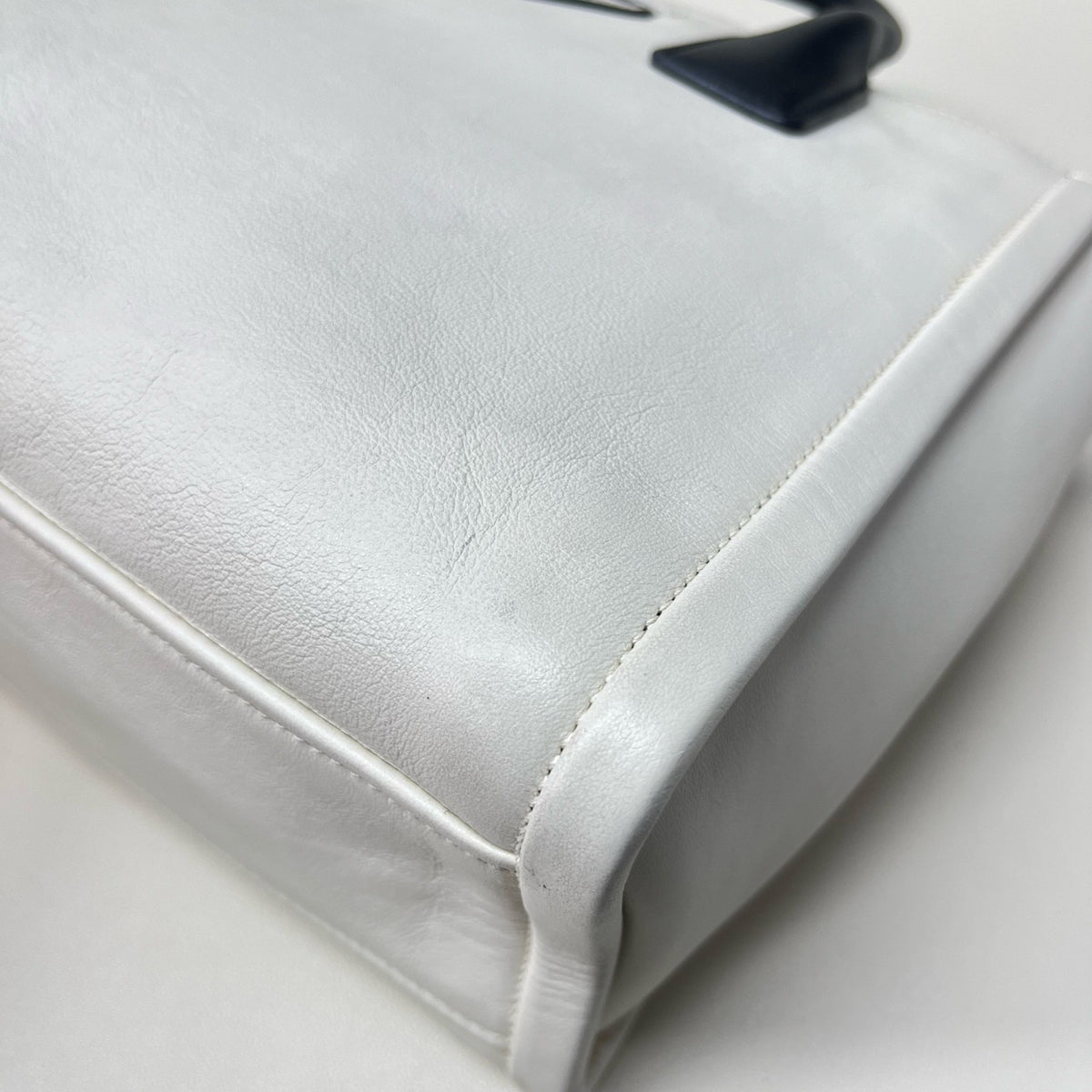 Prada - Other - Leather - White - (medium)