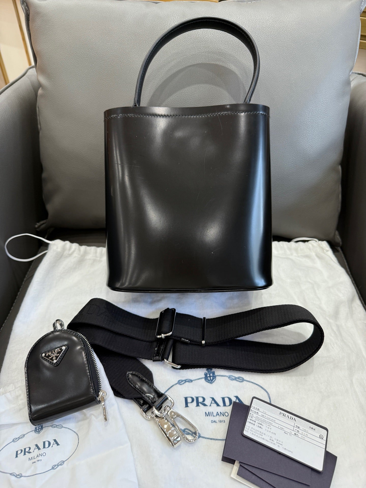 Prada - Panier Bucket Bag - Patent leather - Black - (Medium)