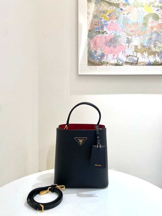 Prada - Panier - Leather - Black - (medium)