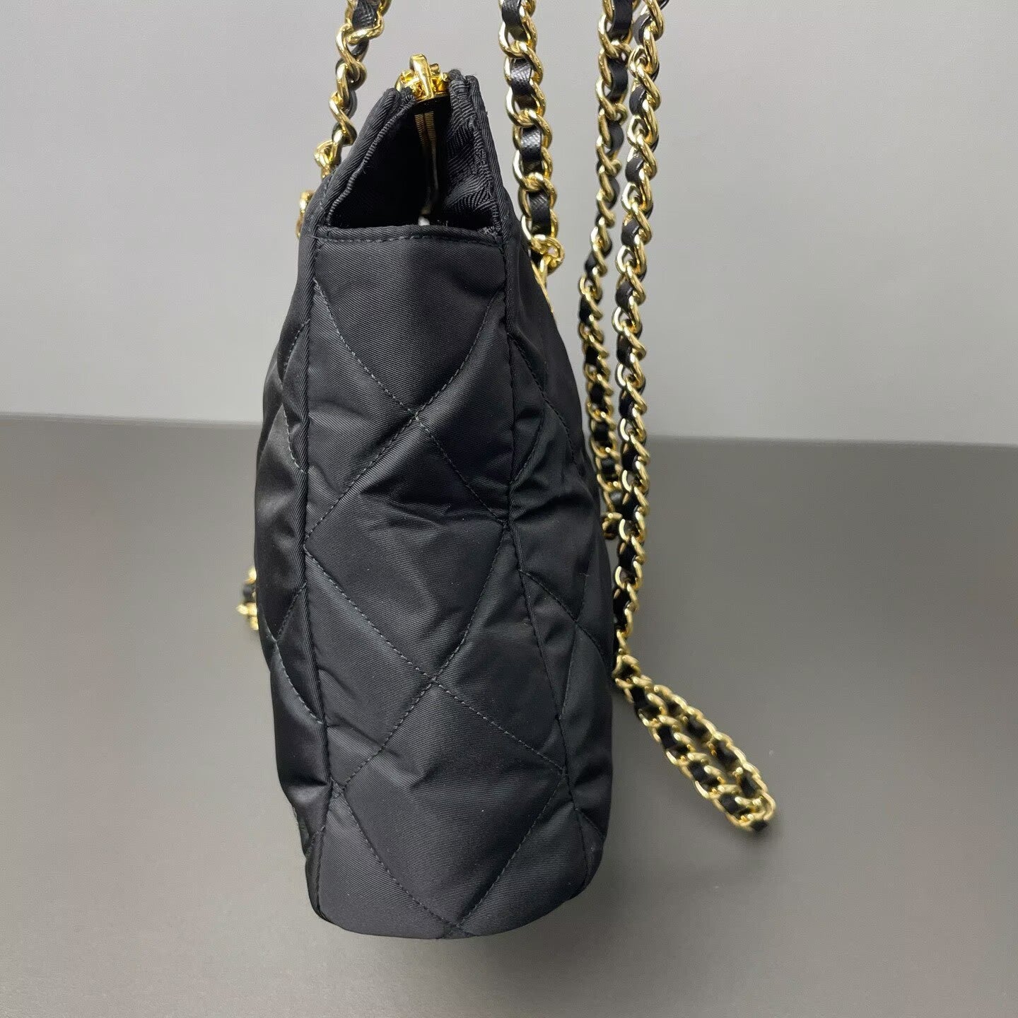 Prada - Quilted Chain Tote Bag - Polyamide - Black - (medium)