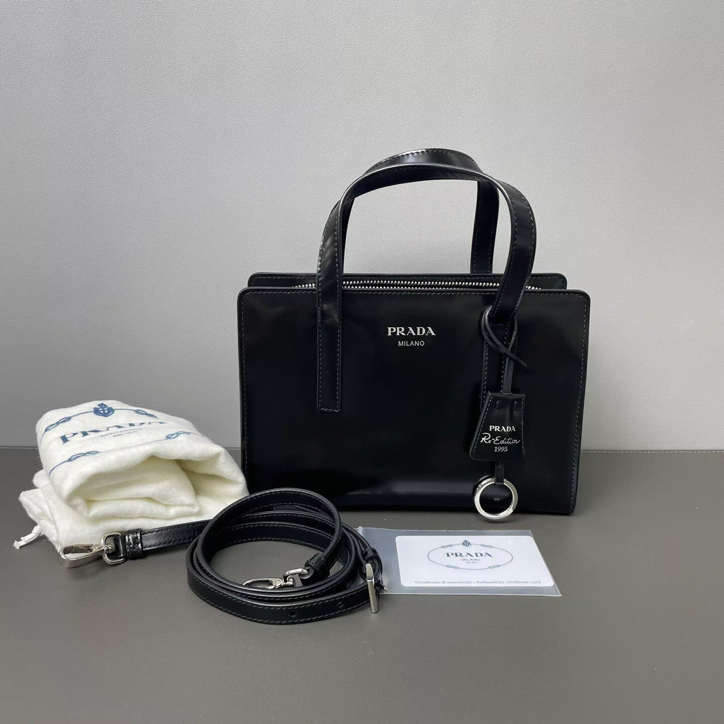 Prada - Re-Edition 1995 - Patent leather - Black - (mini)
