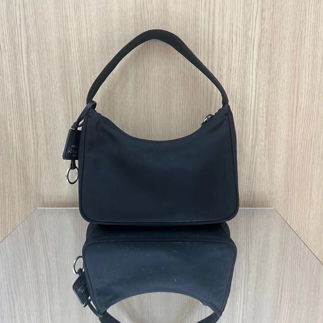 Prada - Re-Edition 2000 Hobo - Recycled nylon - Black - (mini)