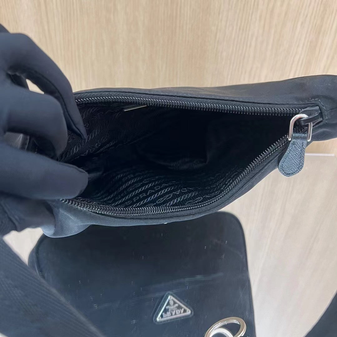 Prada - Re-Edition 2000 Hobo - Recycled nylon - Black - (mini)