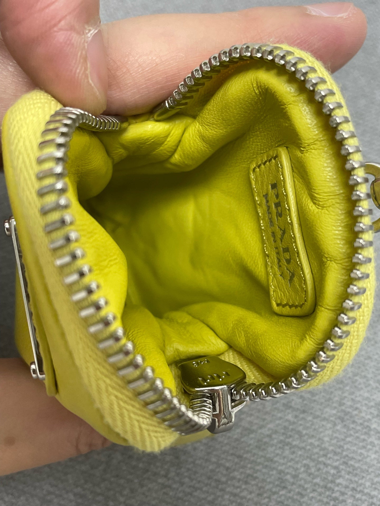 Prada - Re-Edition 2005 - Leather - Yellow - (mini)