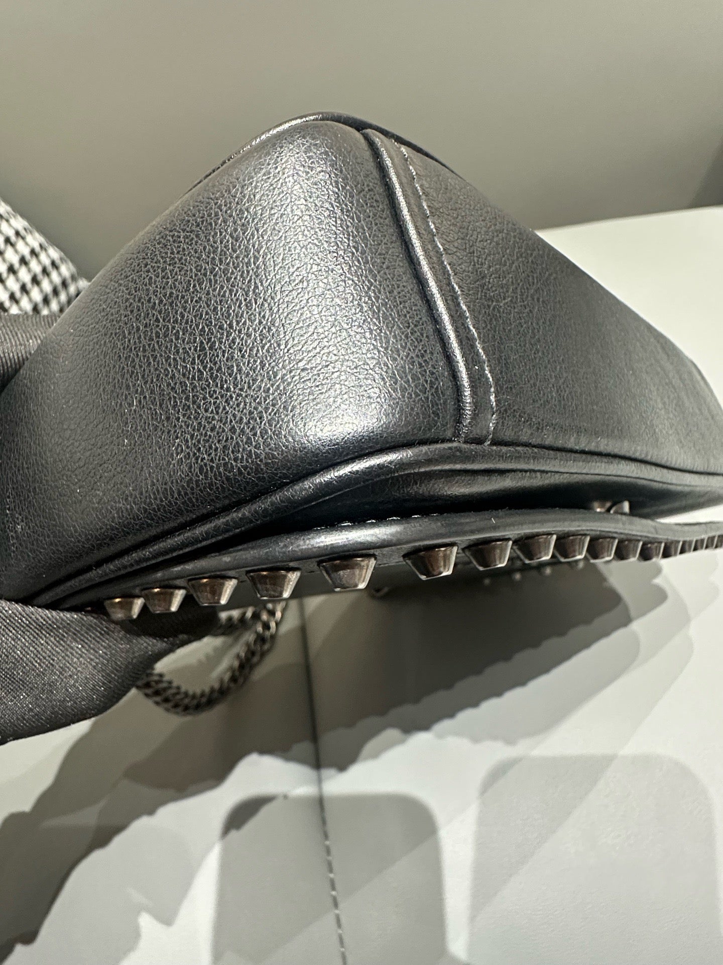 Prada - Rivet Chain Shoulder Bag - Leather - Black - (Medium)