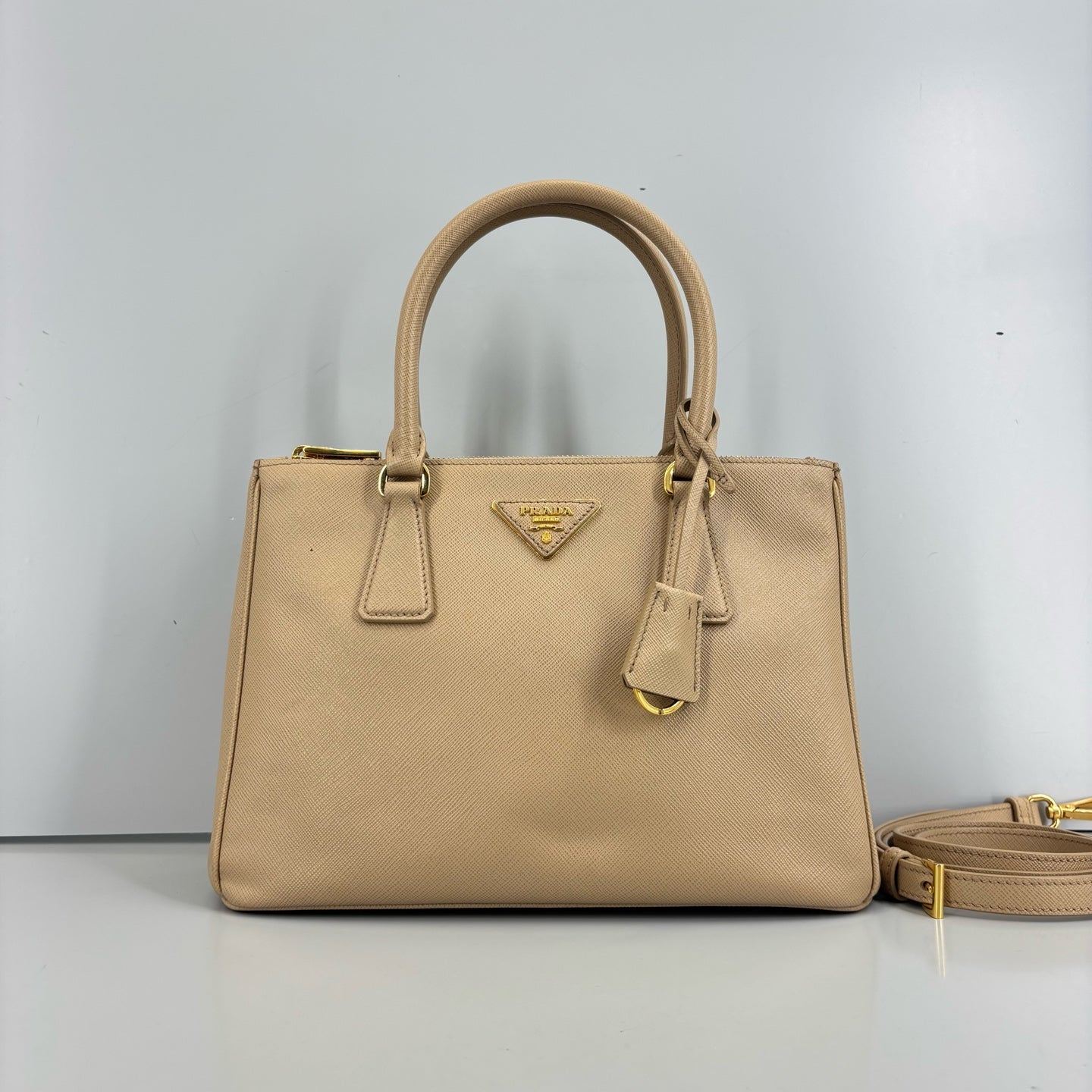 Prada - Saffiano - Leather - Beige - (medium)