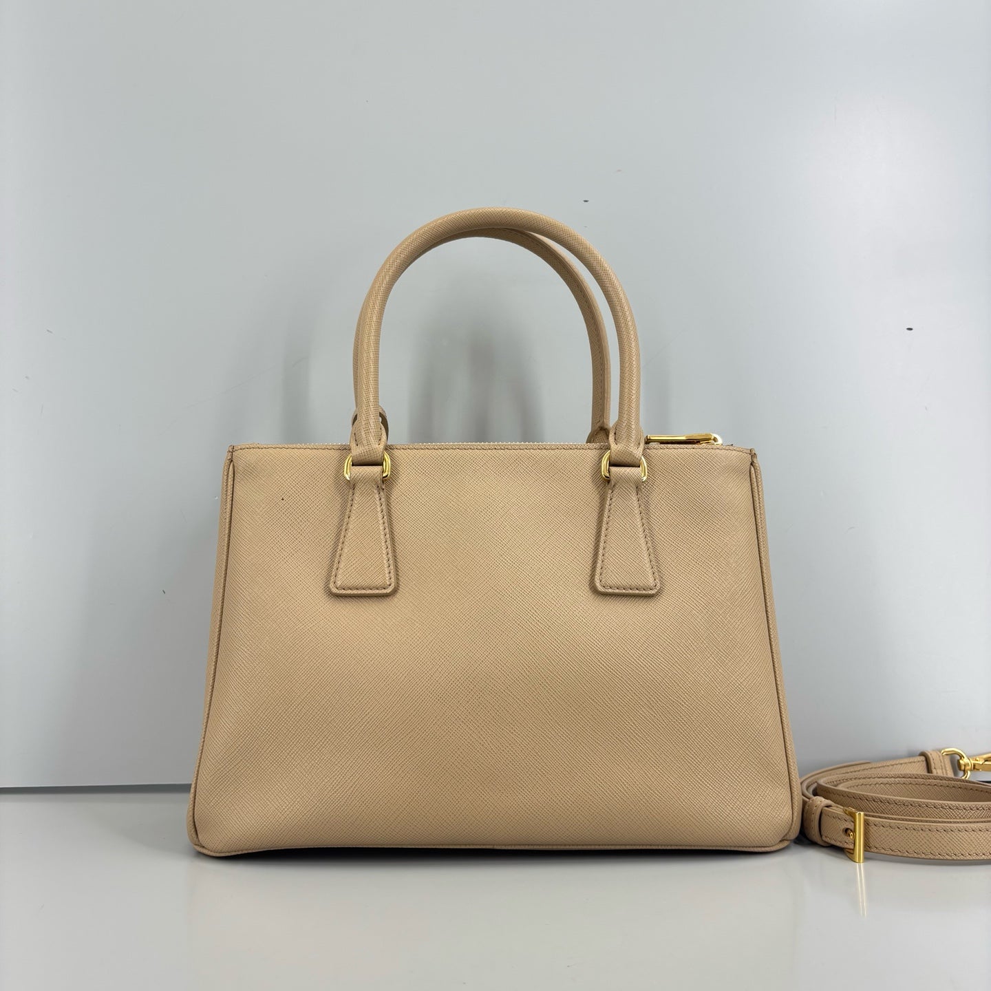 Prada - Saffiano - Leather - Beige - (medium)