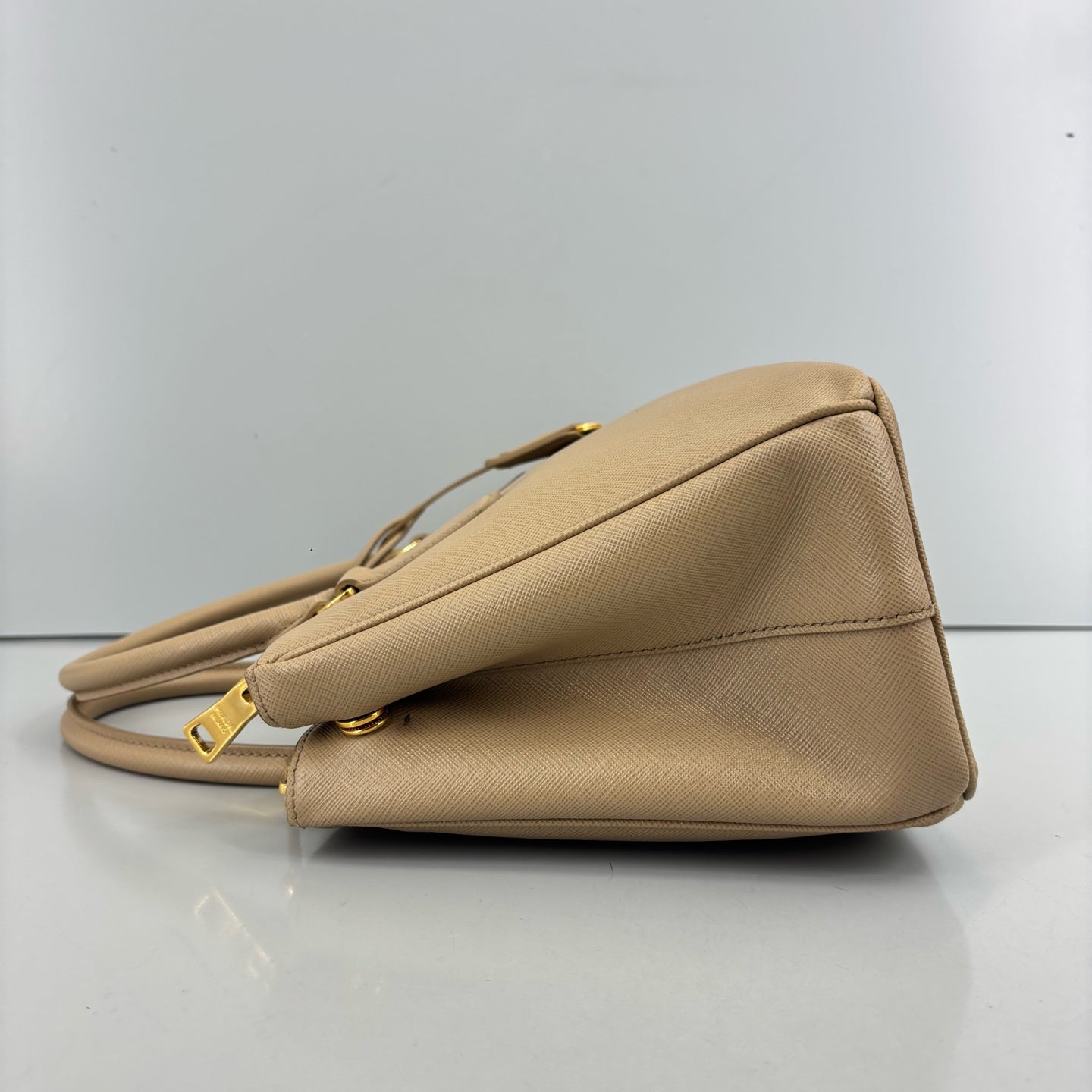 Prada - Saffiano - Leather - Beige - (medium)