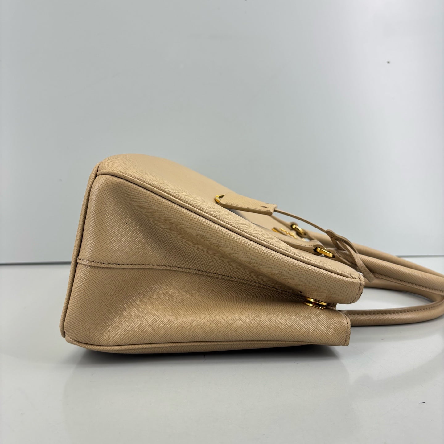 Prada - Saffiano - Leather - Beige - (medium)