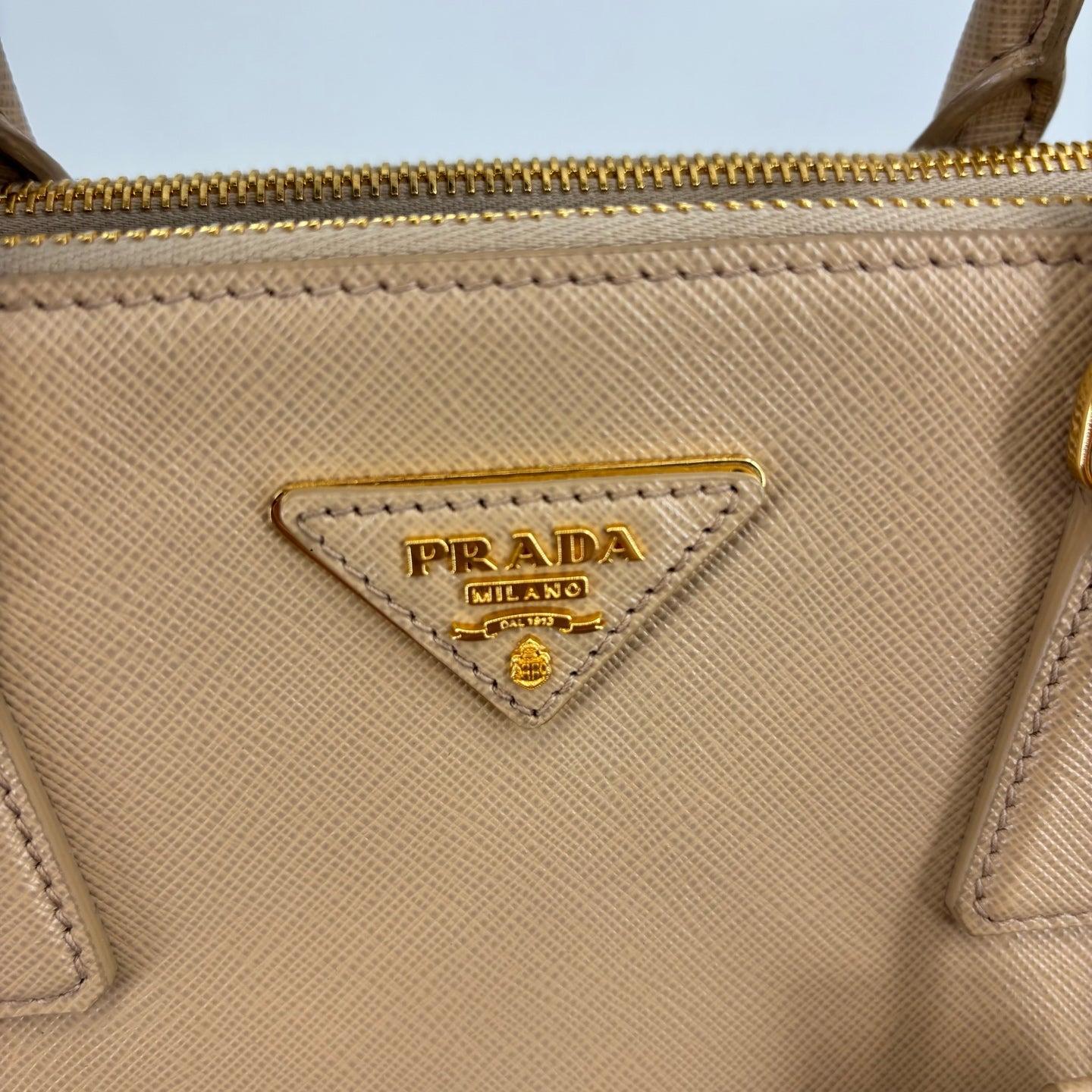 Prada - Saffiano - Leather - Beige - (medium)