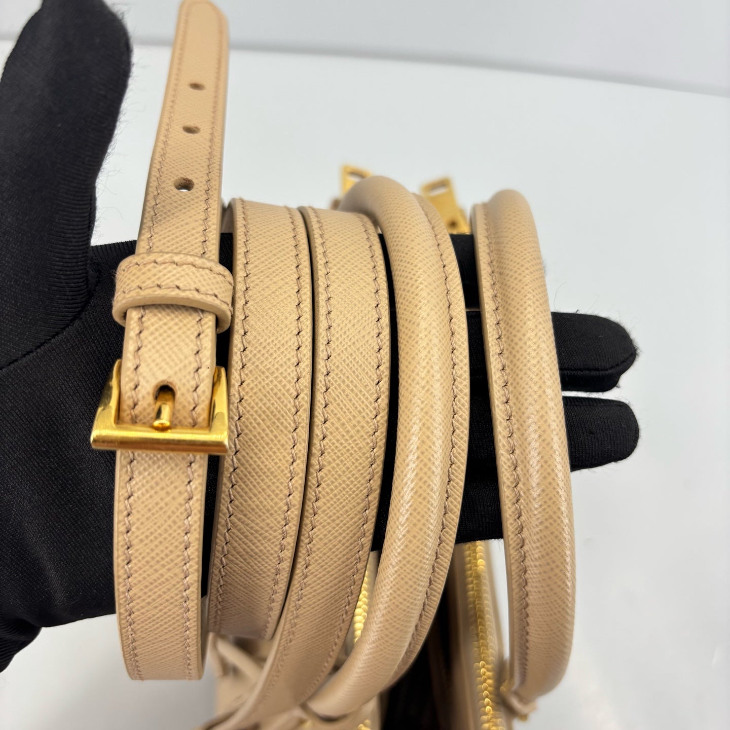 Prada - Saffiano - Leather - Beige - (medium)