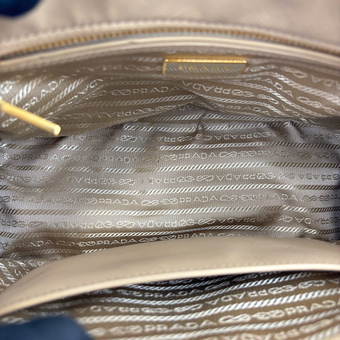 Prada - Saffiano - Leather - Beige - (medium)