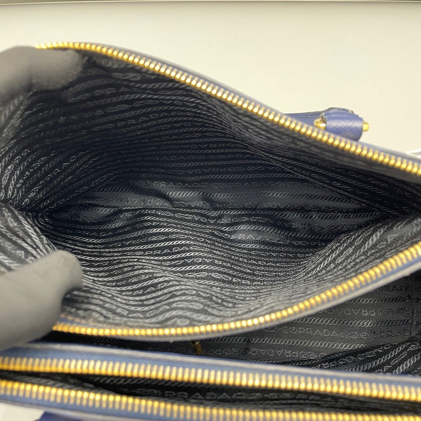 Prada - Saffiano - Leather - Blue - (medium)