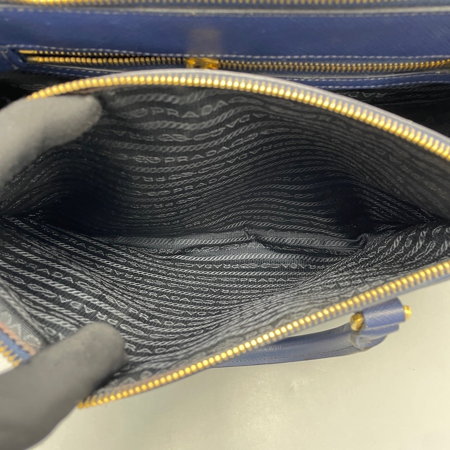 Prada - Saffiano - Leather - Blue - (medium)