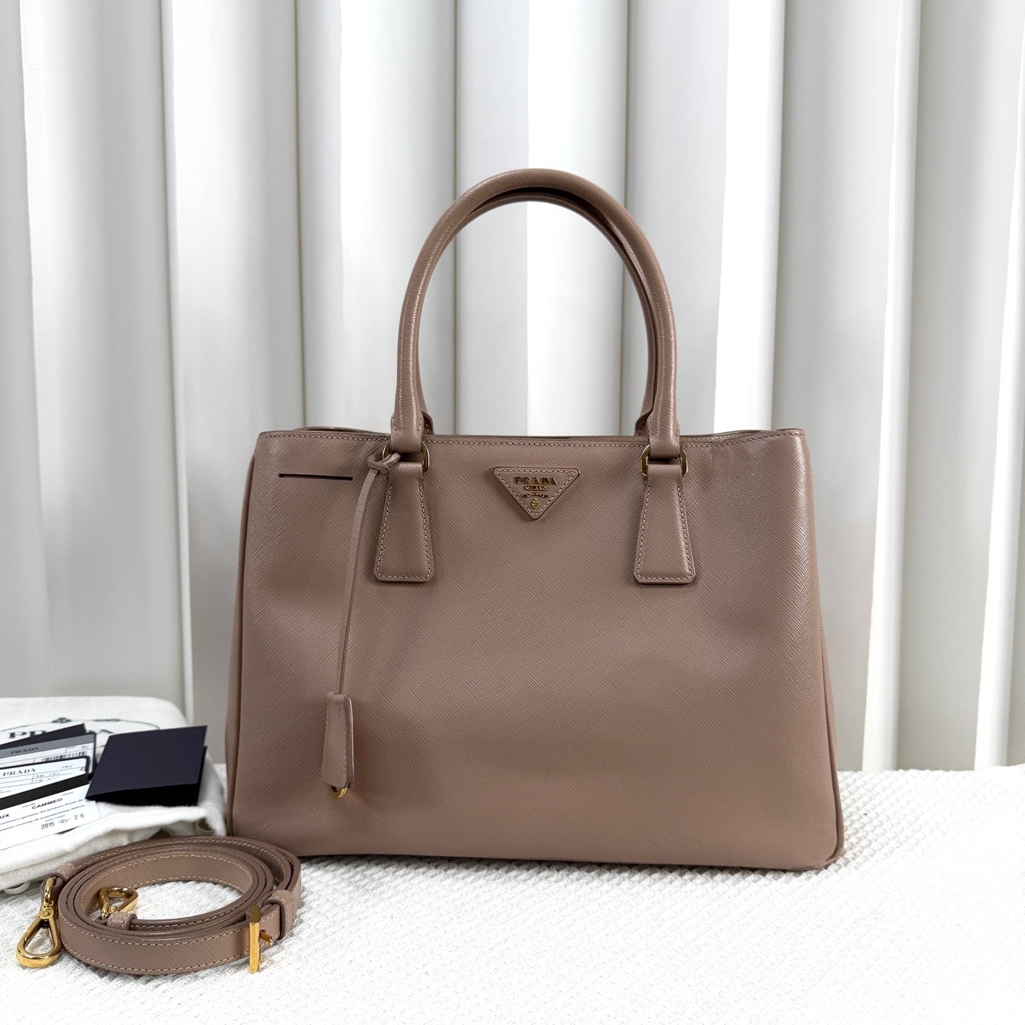 Prada - Saffiano - Leather - Brown - (medium)