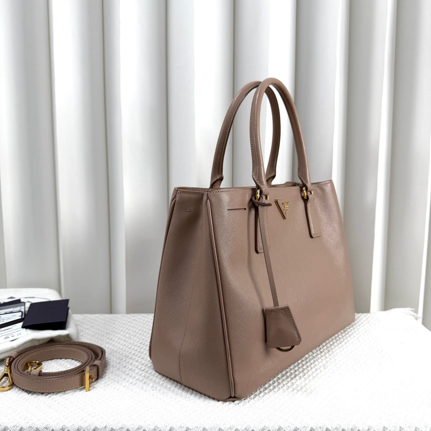 Prada - Saffiano - Leather - Brown - (medium)