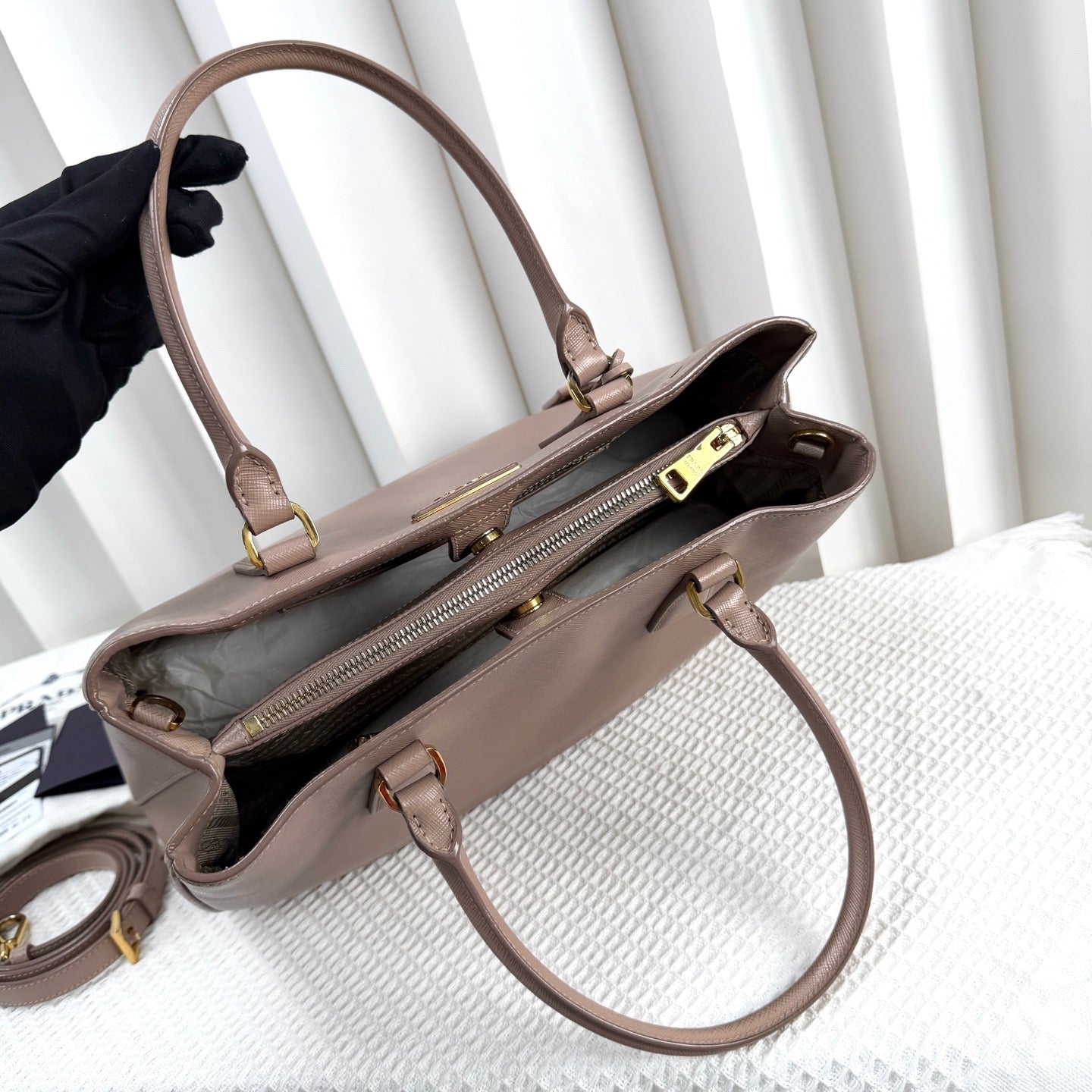 Prada - Saffiano - Leather - Brown - (medium)