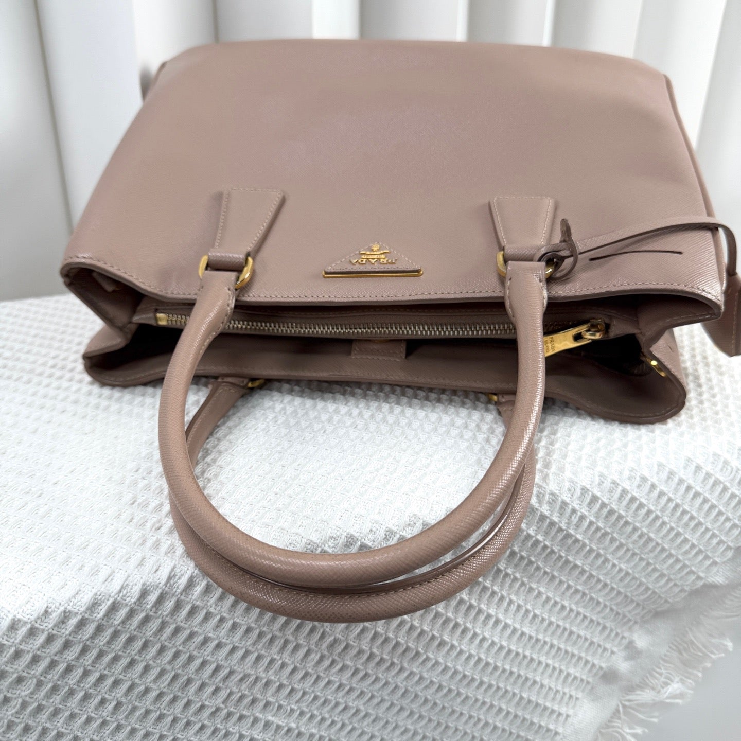 Prada - Saffiano - Leather - Brown - (medium)