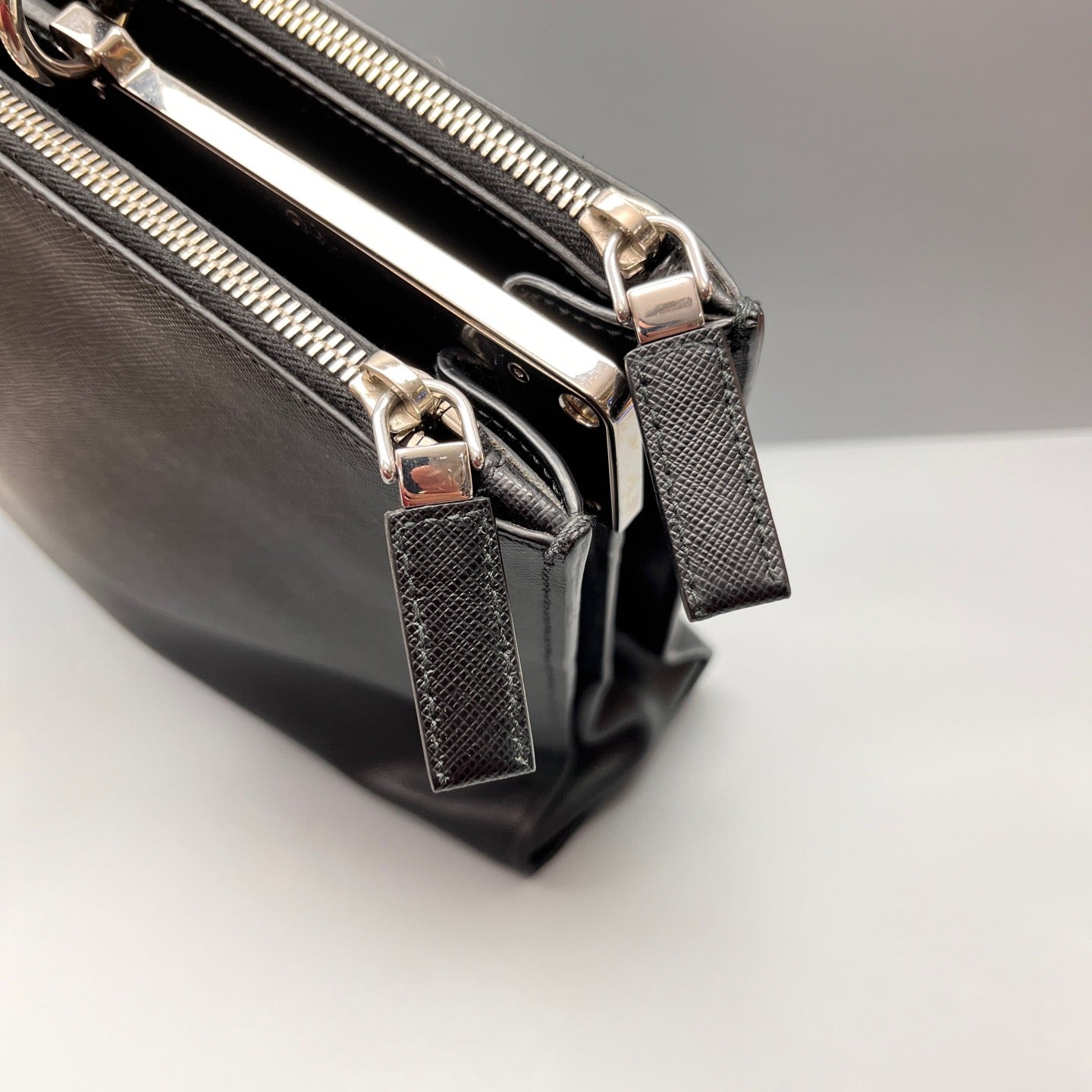 Prada - Saffiano Leather Document Holder - Saffiano leather - Black - (Medium)