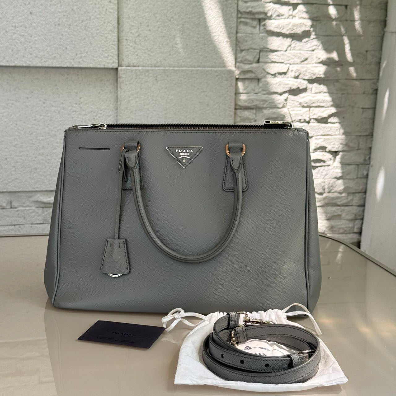 Prada - Saffiano - Leather - Grey - (medium)