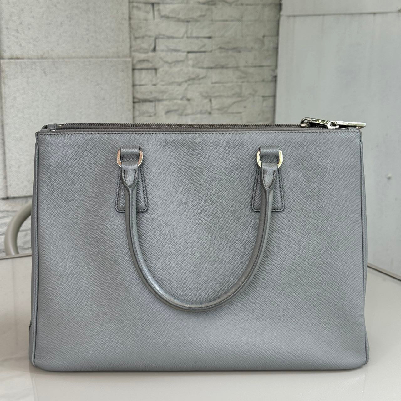 Prada - Saffiano - Leather - Grey - (medium)