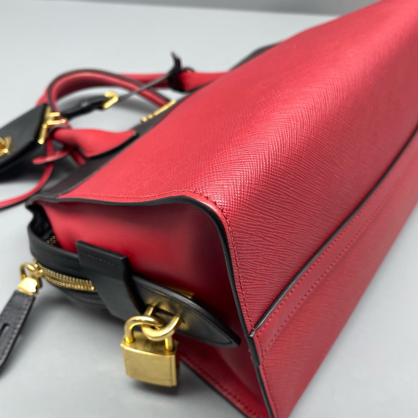 Prada - Saffiano - Leather - Multicolour - (medium)